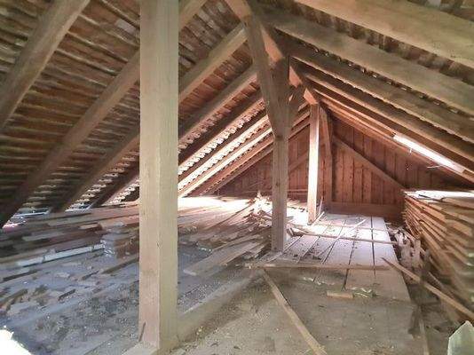 Bühnenraum Holzlagerschuppen