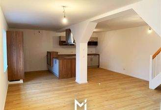 Essbereich mit Einbauküche