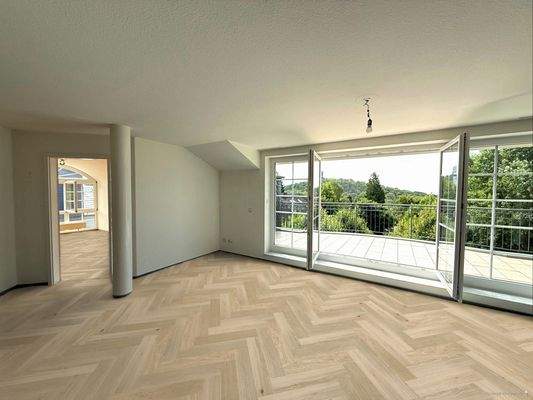 Wohnzimmer mit neuem Parkett