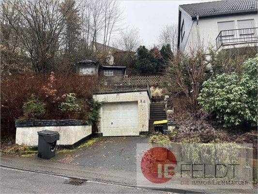 Ansicht Garage und Treppenaufgang zur Terrasse