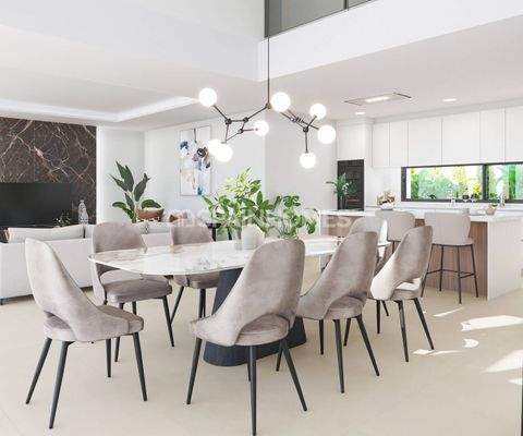 Detached Houses with Private Pools in Estepona Málaga