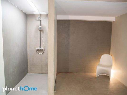 Dusche mit Saunabereich