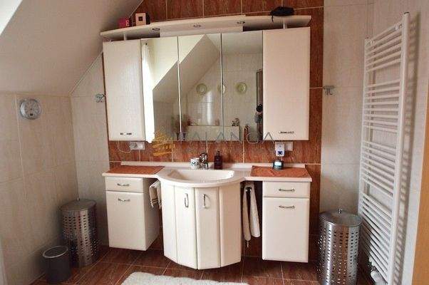 großzügiger Waschtisch