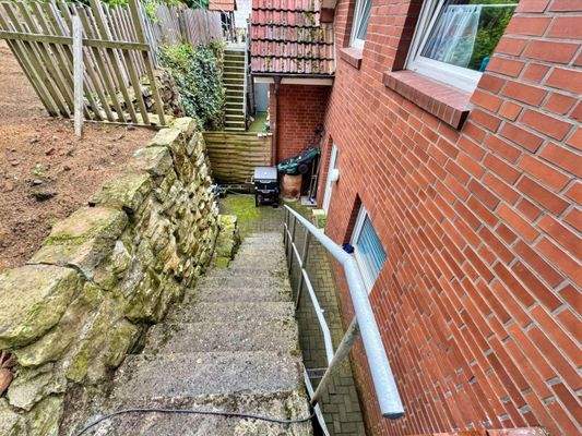 Außentreppe in den Garten