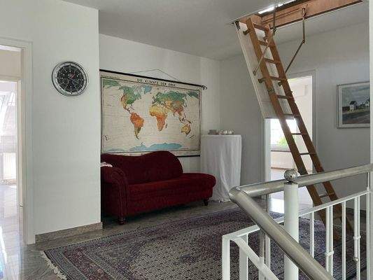 Diele Im OG mit Zugang zum Spitzboden