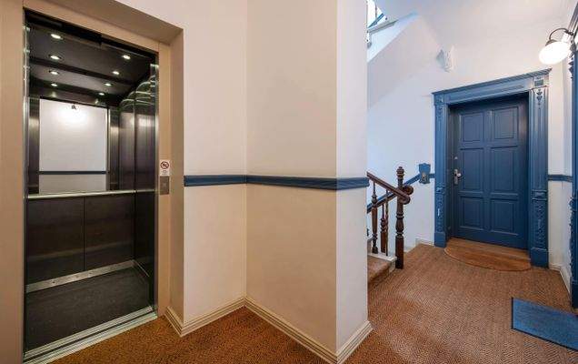 Treppenhaus Aufzug
