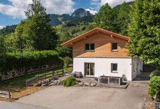 Ansicht Terrasse und Eingang