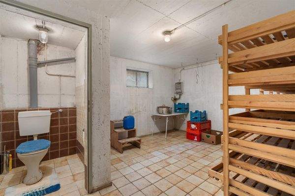 Kellerraum mit WC