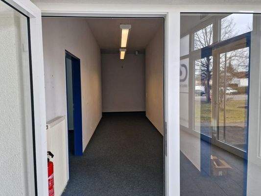 Eingang Büro EG