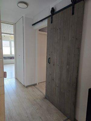Flur mit Schiebetür