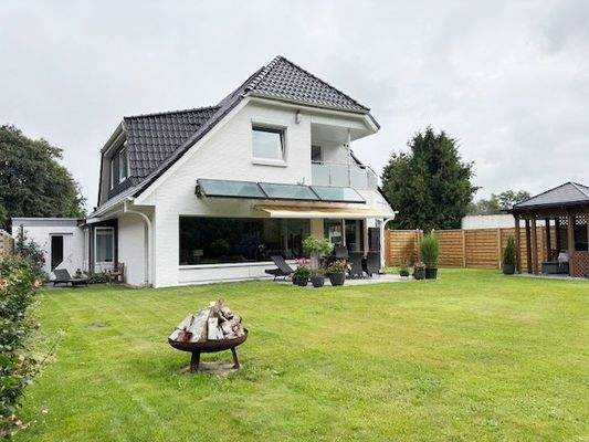 Hausrückseite, Zugang zum Abst.-Raum u. Garage.jpg