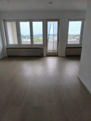 Helles Wohnzimmer mit Aussicht