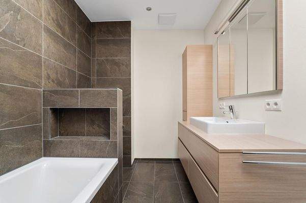 Badezimmer mit Badewanne