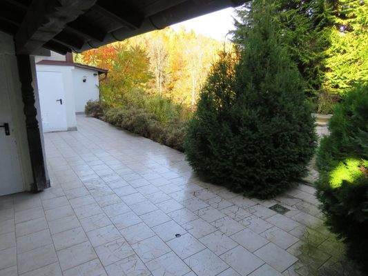 Ostterrasse zum Grundstück