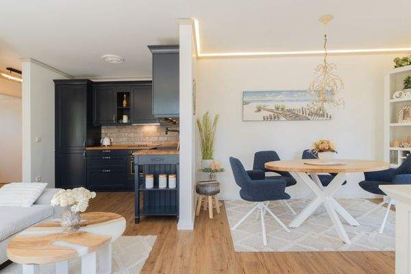 Offener Wohn-, Ess-, und Küchenbereich 