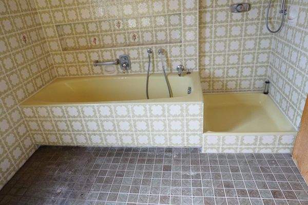 DG Bad groß Wanne und Dusche