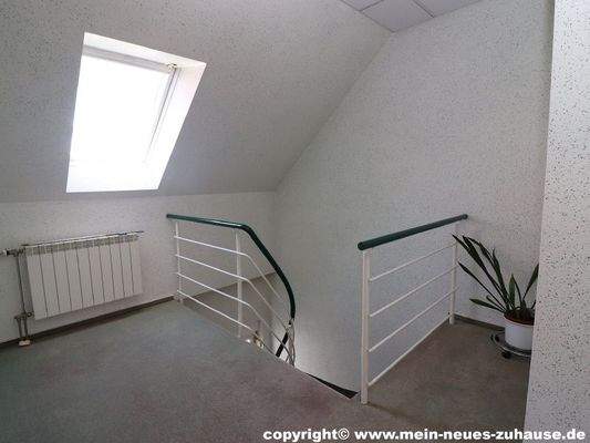 Bild 12 Flur Dachgeschoss Ansicht 1