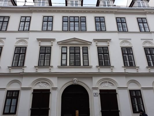Biedermeier-Fassade (Baujahr 1828)