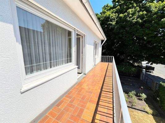 Balkon über gesamte Hausbreite