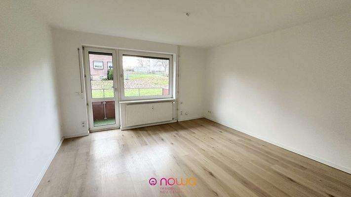 Wohnzimmer mit Balkon