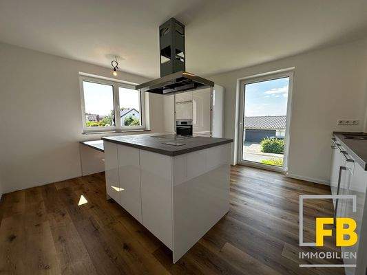 Moderne Einbauküche mit Geräten (1)