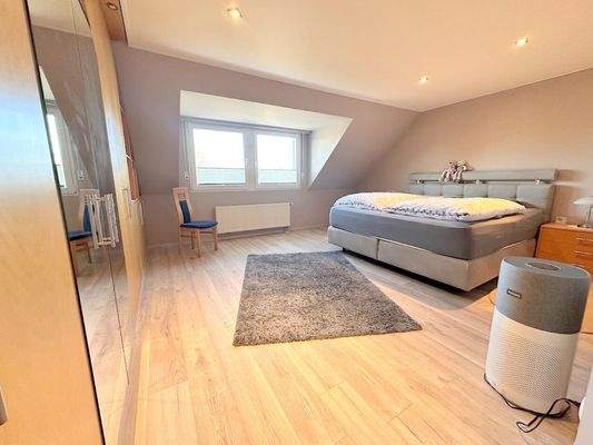 großes Schlafzimmer