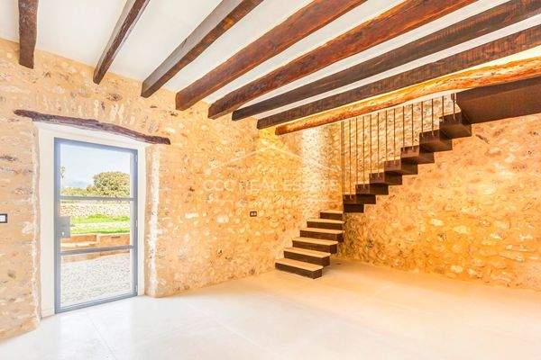 Treppe ins Obergeschoss