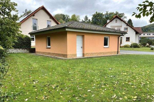 Rückseite Garage mit Seiteneingang