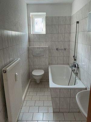 Tageslichtbad mit Wanne