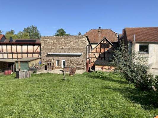 Blick vom Garten zum Haus