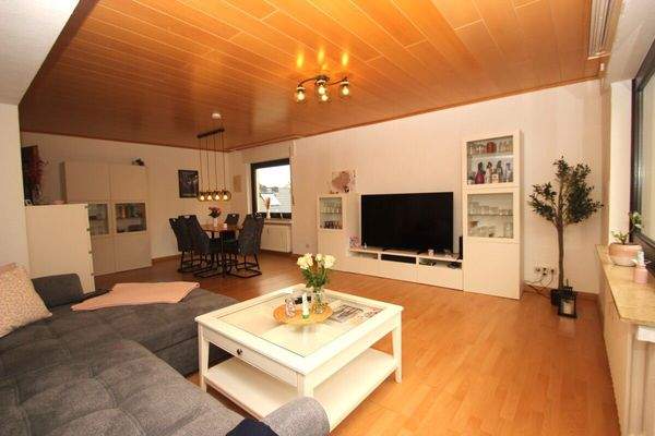 2 helle Zimmer, Balkon und PKW-Stellplatz ETW in Königswinter-Ittenbach!