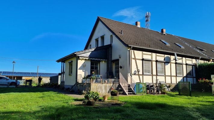 Haus mit Vorbau u. Terrasse