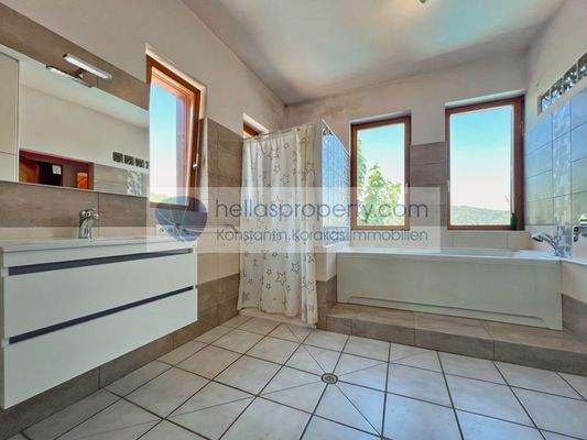 d81ac2cca2a14f95b6ac4771ad965050-original