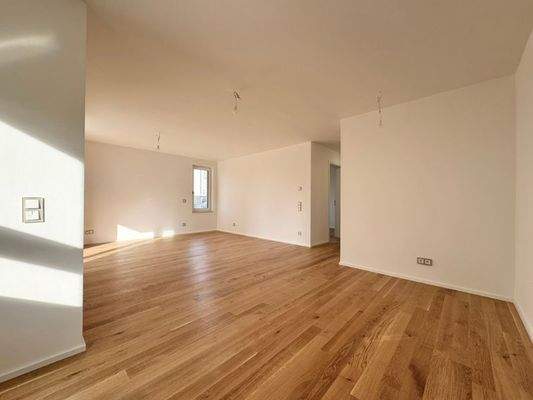 Wohnzimmer mit offener Küche