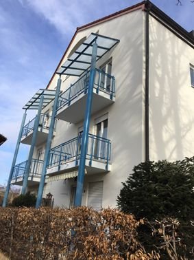 Haus mit Balkon.jpg