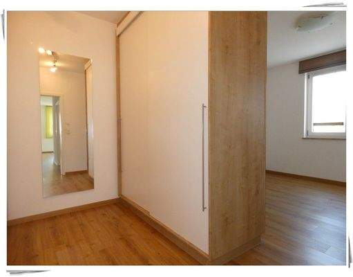 Begehbarer Kleiderschrank + Schlafbereich