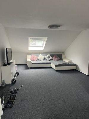 Großzügiger Wohnbereich im DG