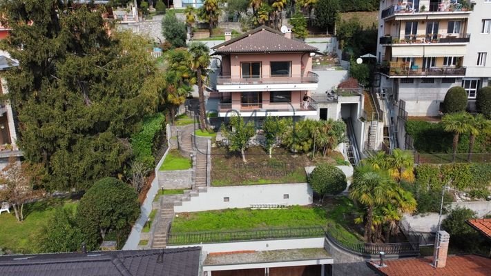 Freistehende Villa in unmittelbarer Nähe zur Schweiz in Como - Lombardei