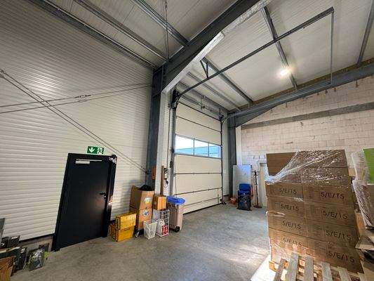 Halle 3 Rolltor und Ausgang vorderseitig.JPG