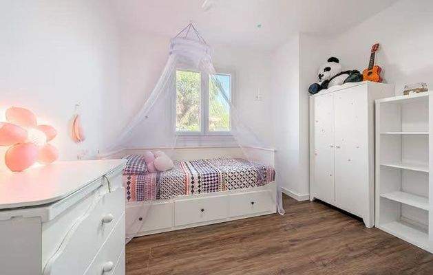 Villa mit Touristenlizenz in Meeresnähe zum Verkauf in Bahía Grande, Mallorca