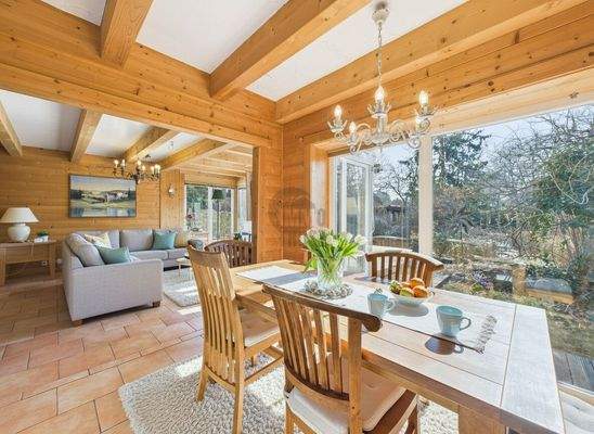 Essbereich und Wohnzimmer