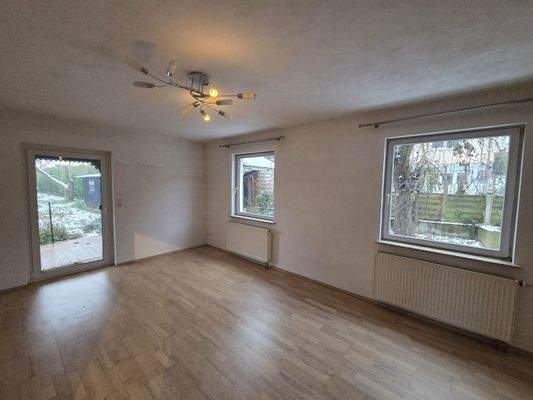 Wohnzimmer mit Terrassenzugang EG