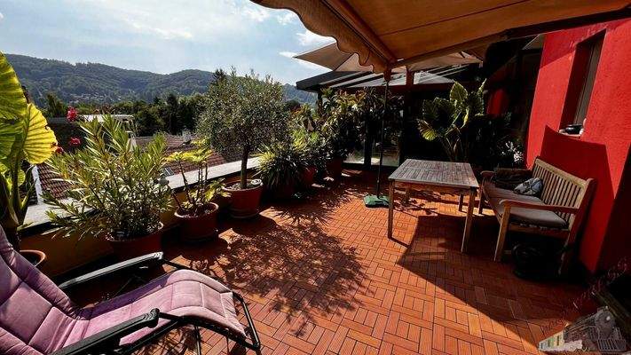 Terrasse Richtung mit Blick auf den Wienerwald Richtung Wintergarten