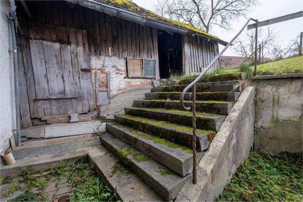 Treppe hinterm Haus