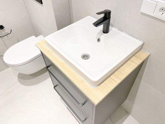 Sehr schöner Waschtisch mit Unterschrank