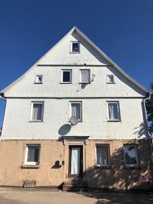 Hausseite mit Wohnungseingang