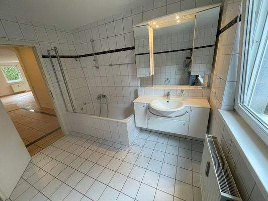 Badezimmer mit Duschbad1