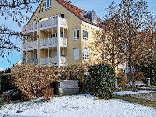 Stadthaus. Wohnung liegt zum ruhigen Innenhof