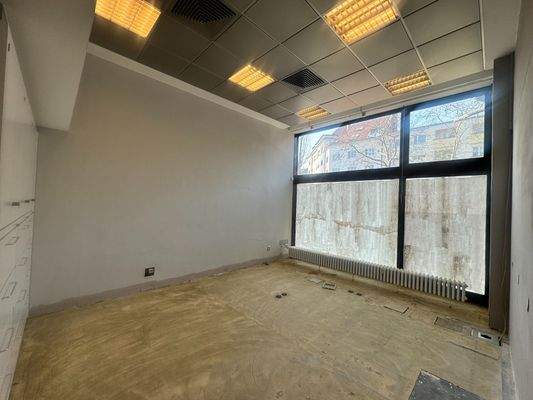 Laden rechts vorn Erdgeschoss