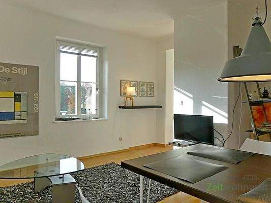 Blick zu TV und Küche